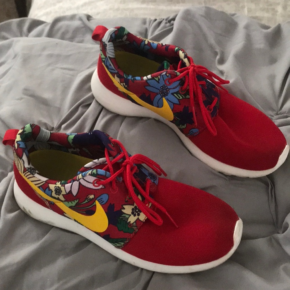 NIKE roshes